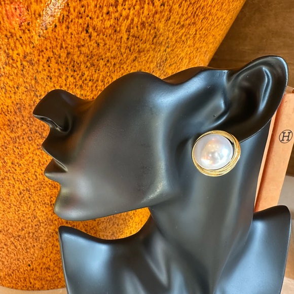 Zara Gold and White Pearl Earrings - Picture 4 of 4